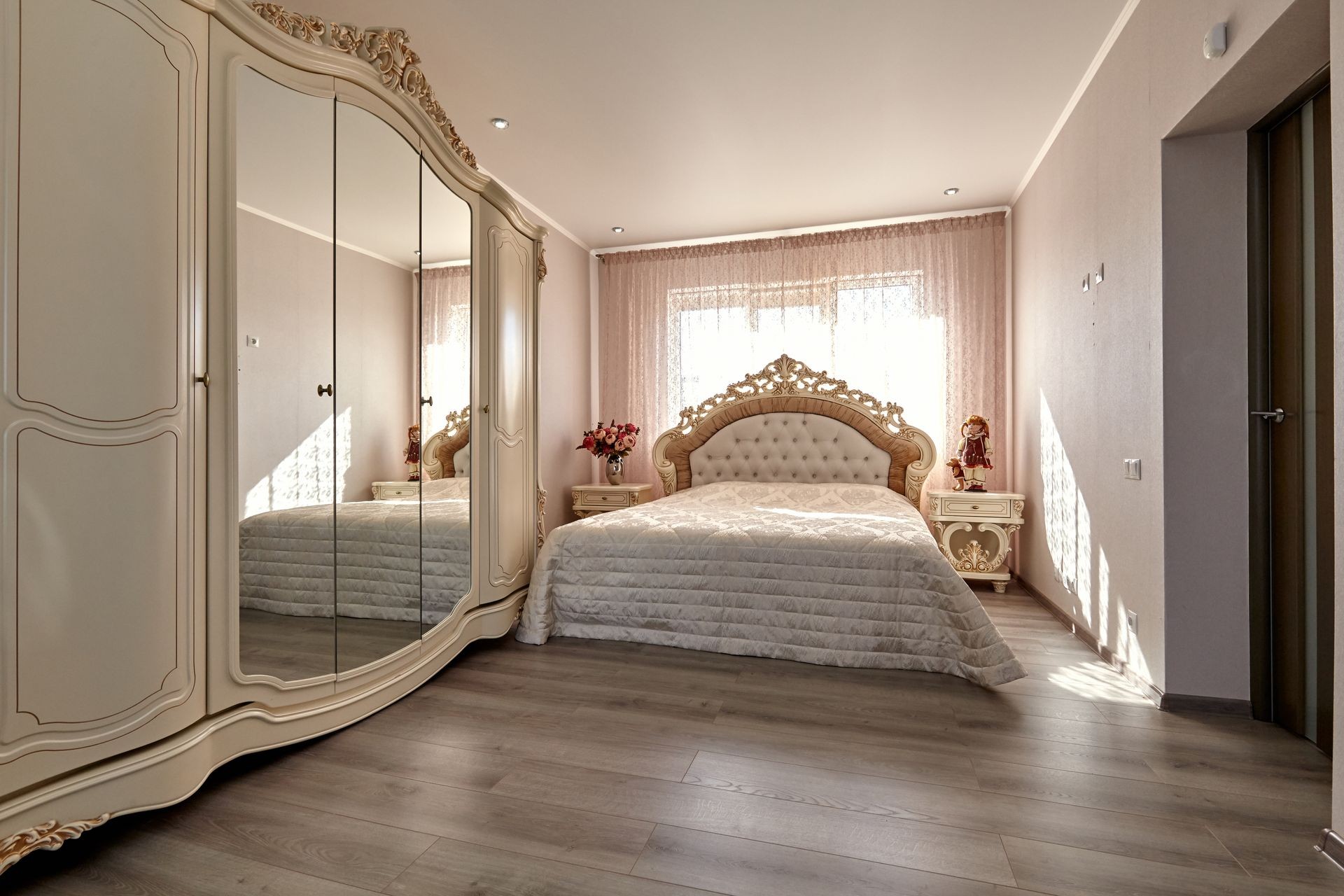 bedroom with a beautiful interior